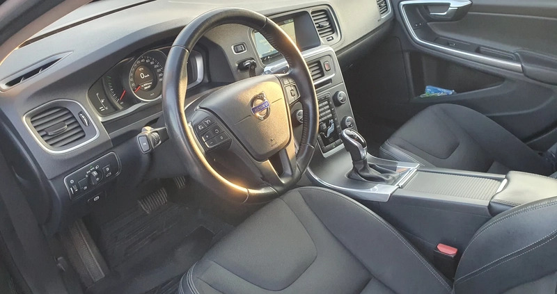 Volvo V60 cena 35900 przebieg: 299000, rok produkcji 2016 z Bochnia małe 497